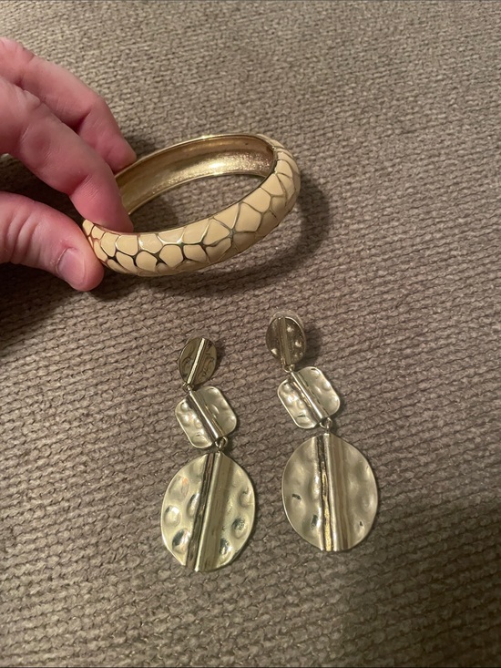 Jewelry - Earring and bracelet